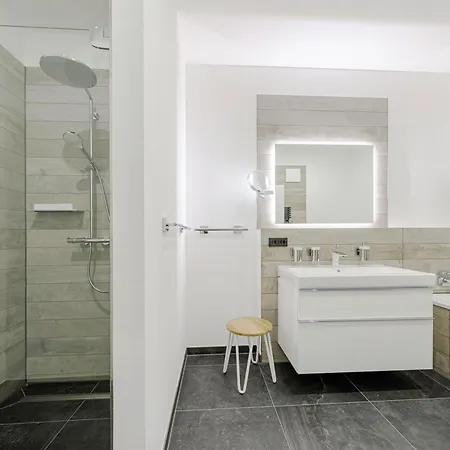 Moderne 5 Sterne Strandlilie * فاستروم